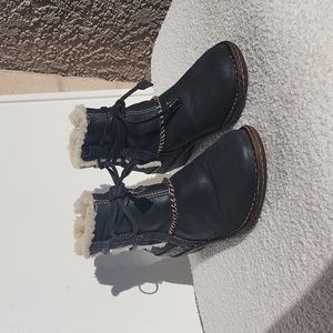 UGG Australia Black Cove Boots Womens Size 8 Winter Fur Lined Boots